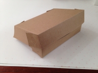 Caja contenedor c/tapa integrada kraft